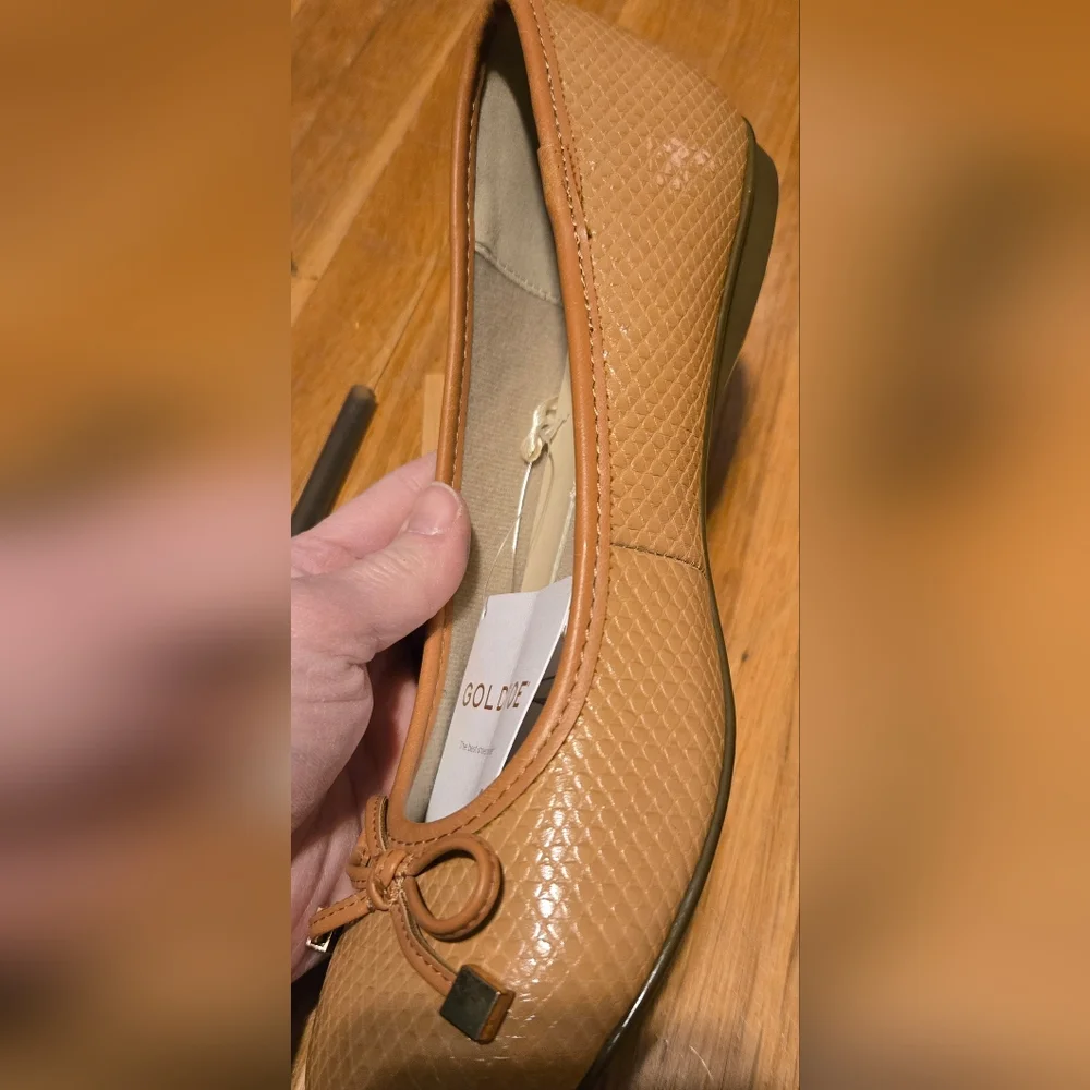 New Goldtoe Womens Ballet Flats Tan Faux Leather Slip On Shoes Size 8
